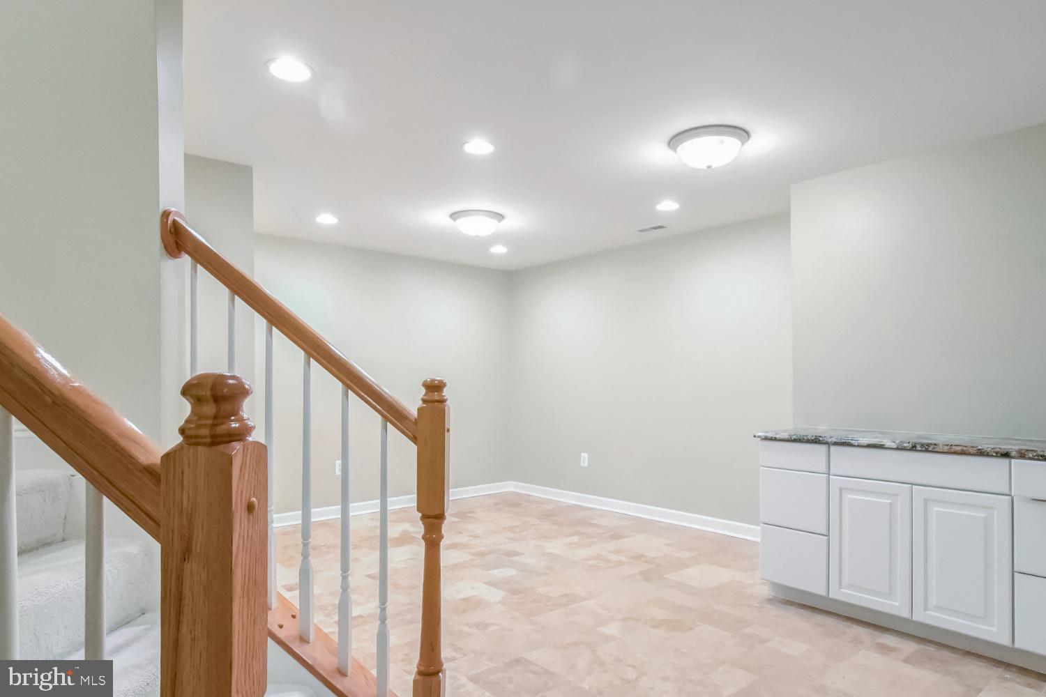 LAING AT GOVERNOR SQUARE - Residential