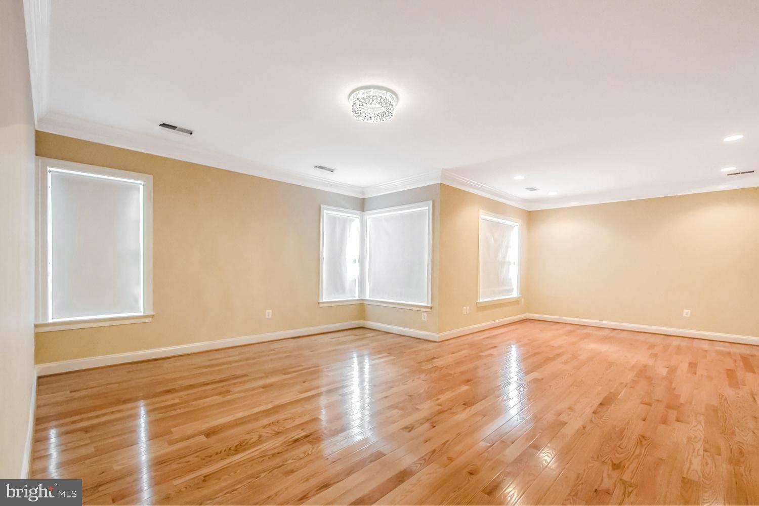 LAING AT GOVERNOR SQUARE - Residential