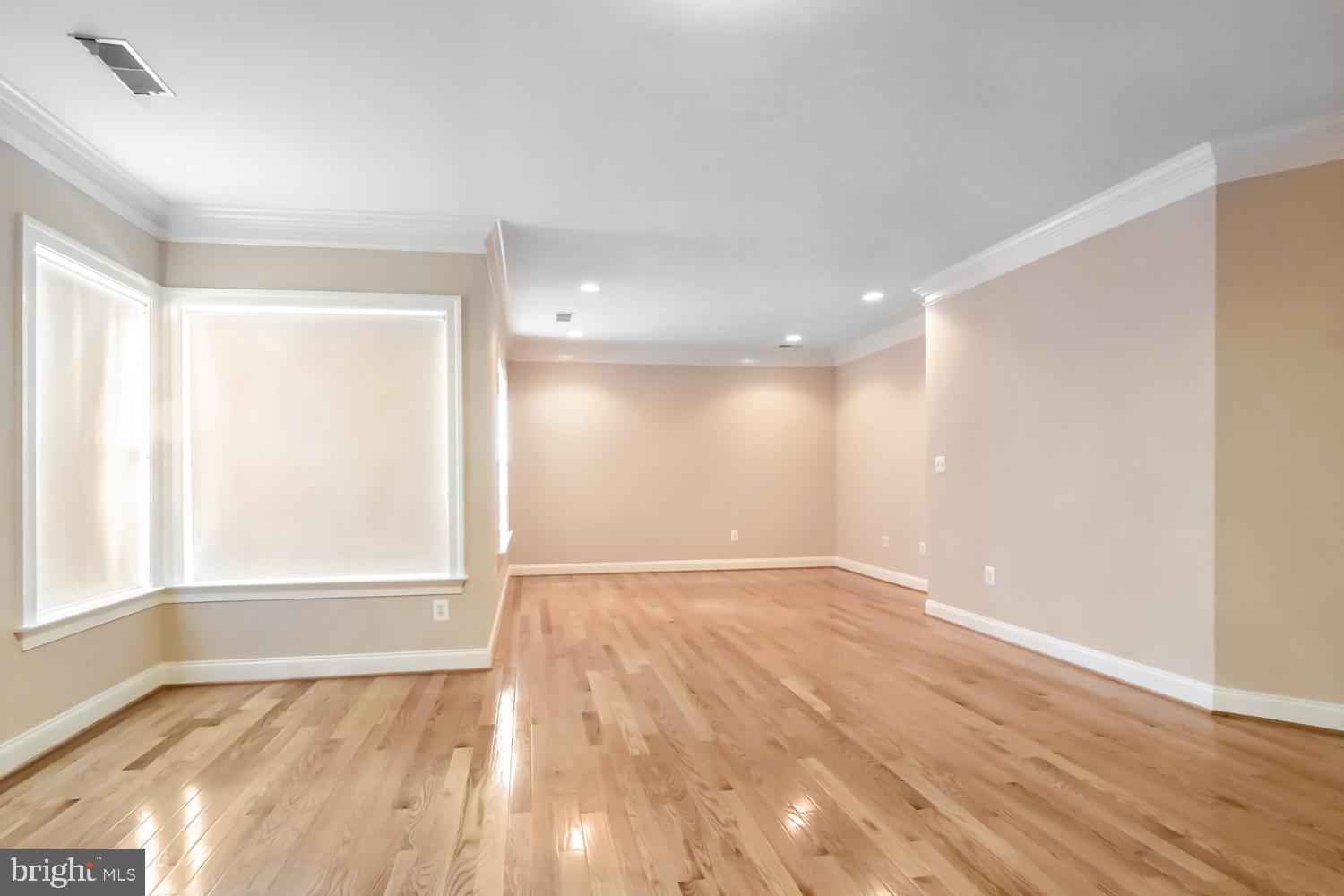 LAING AT GOVERNOR SQUARE - Residential