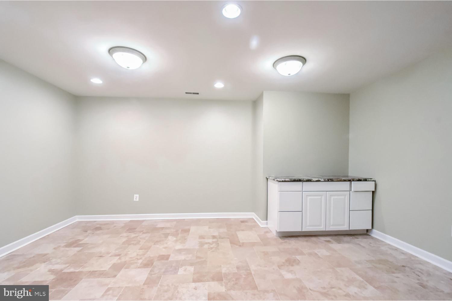 LAING AT GOVERNOR SQUARE - Residential