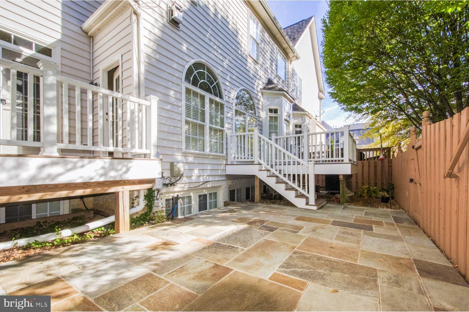 LAING AT GOVERNOR SQUARE - Residential