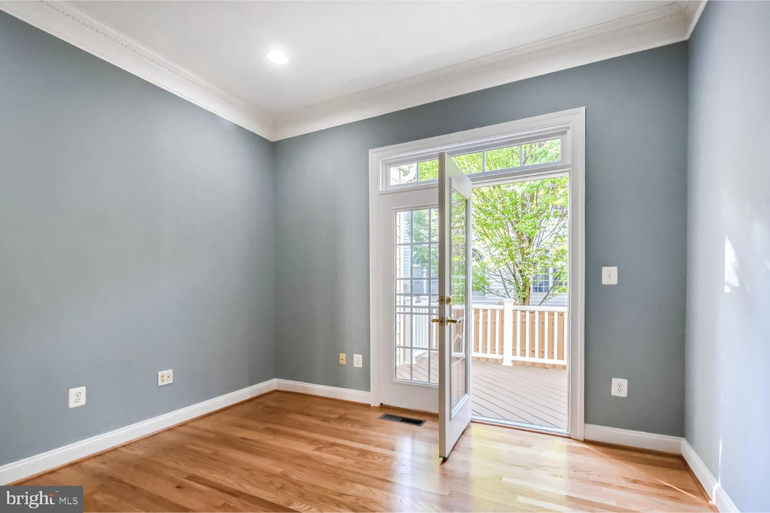 LAING AT GOVERNOR SQUARE - Residential