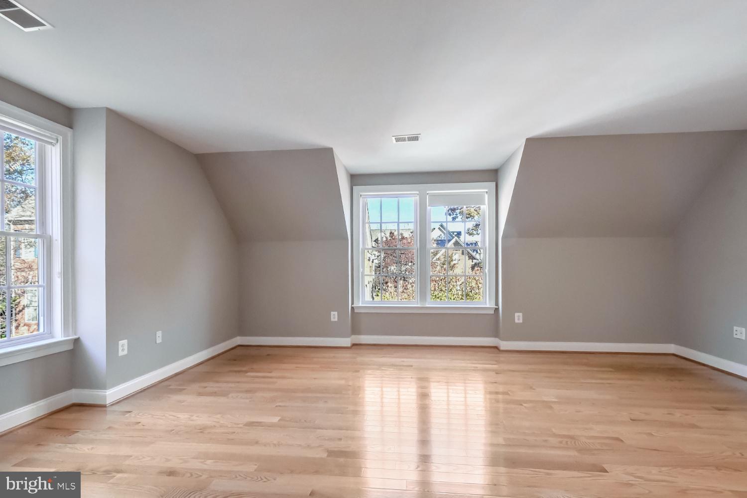 LAING AT GOVERNOR SQUARE - Residential