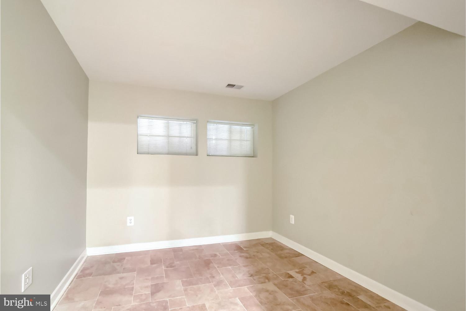 LAING AT GOVERNOR SQUARE - Residential