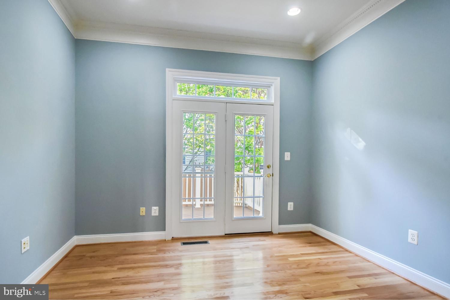 LAING AT GOVERNOR SQUARE - Residential