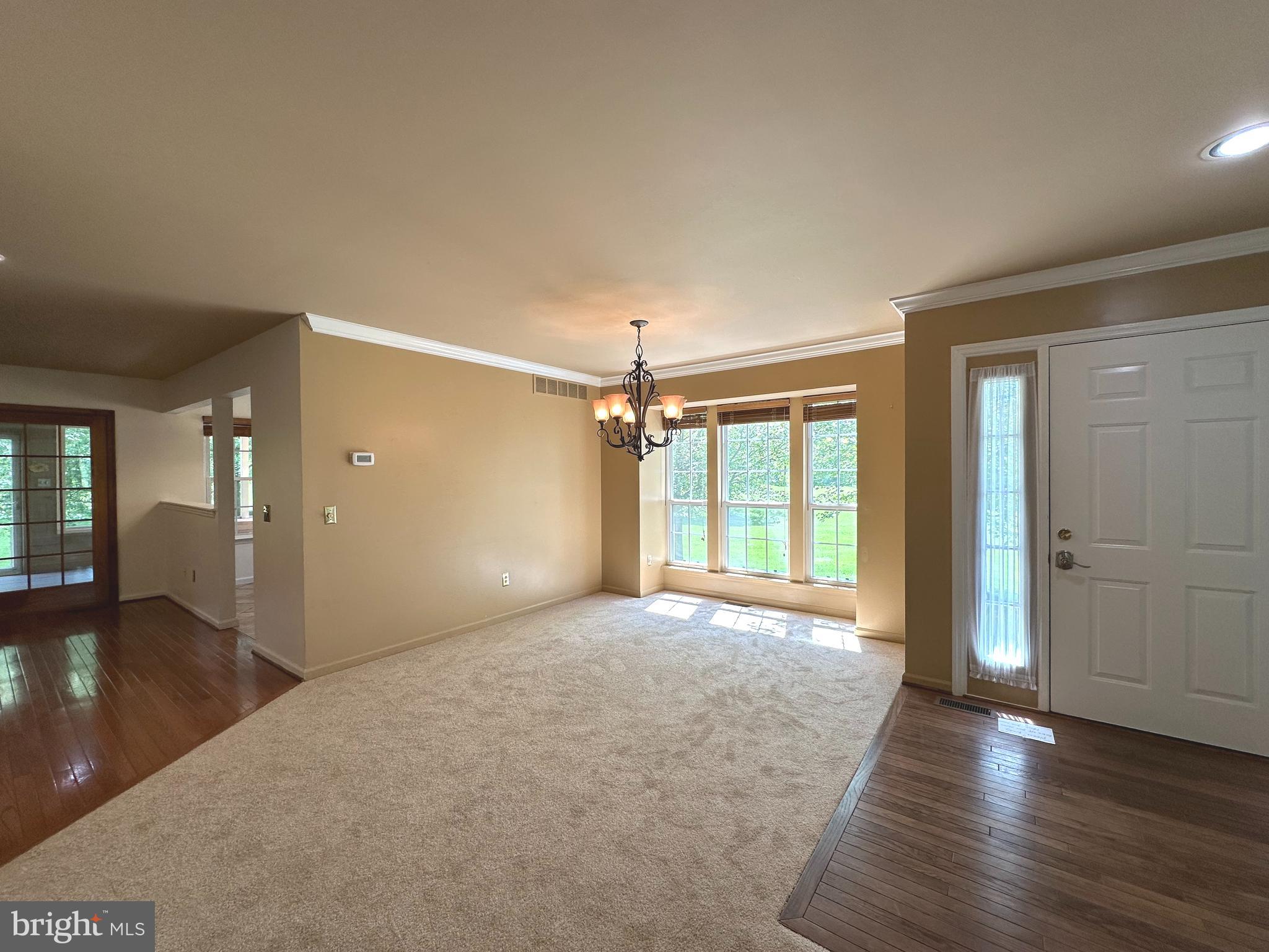 PINE CREST - Residential