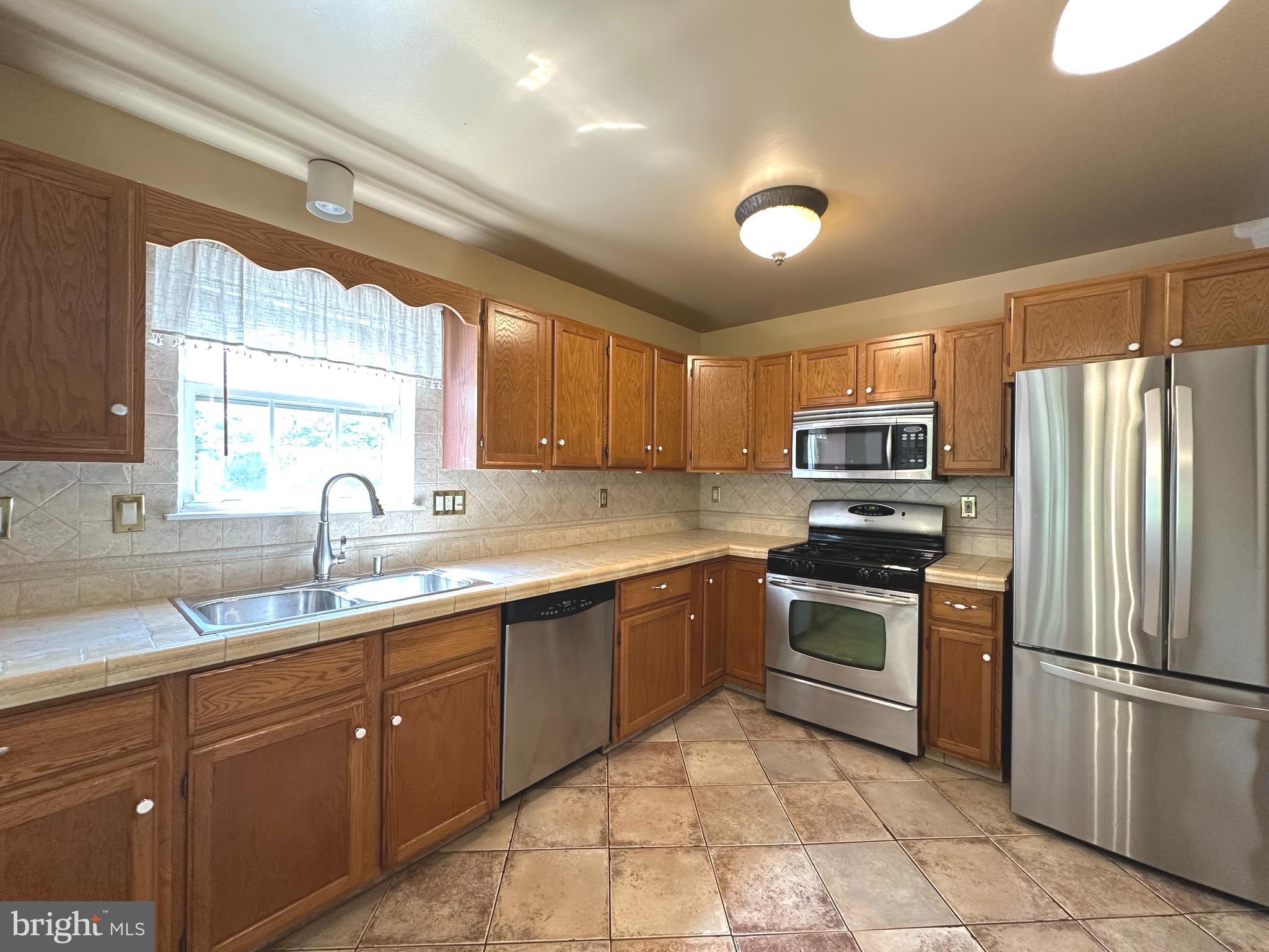 PINE CREST - Residential