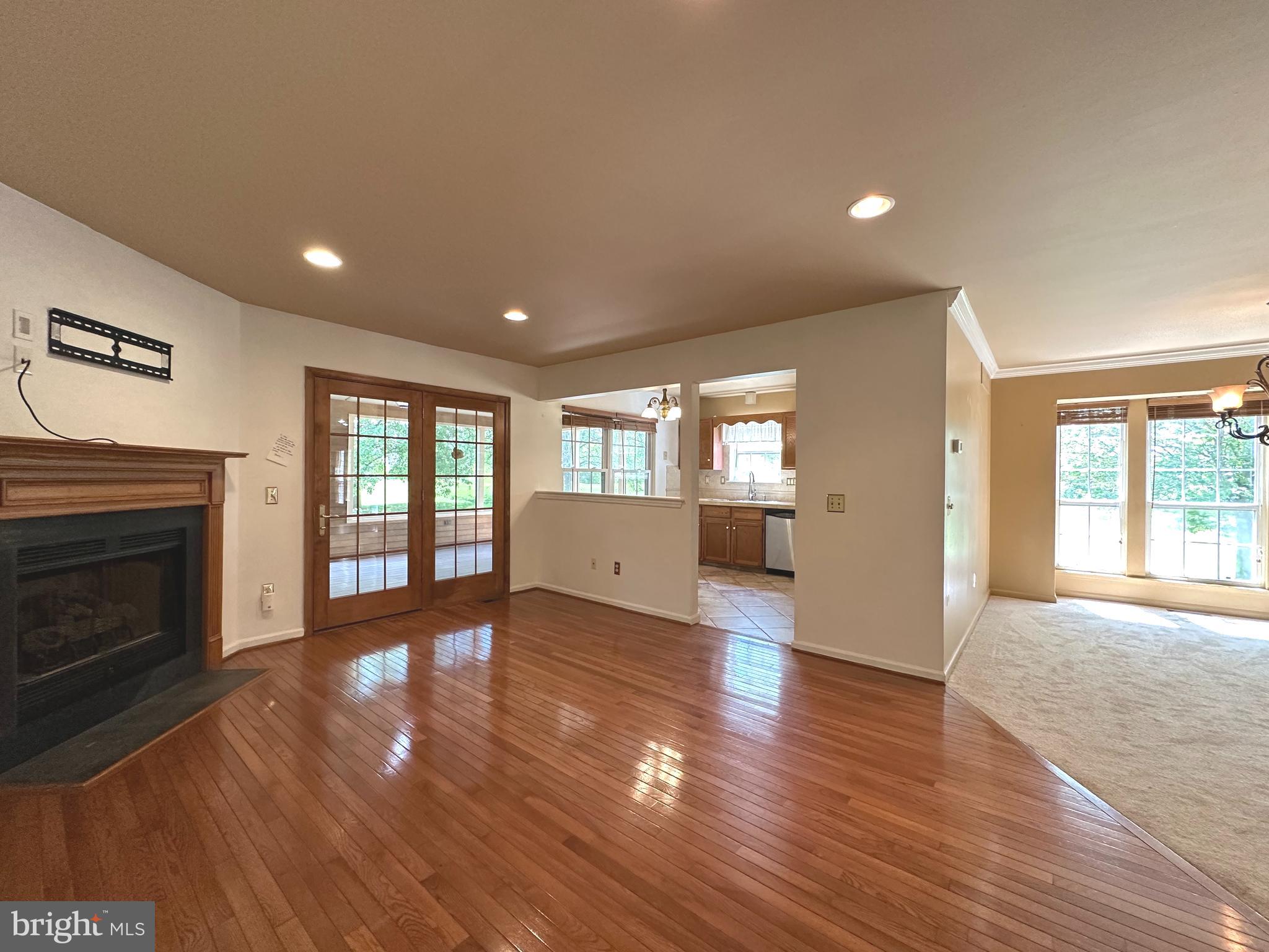 PINE CREST - Residential