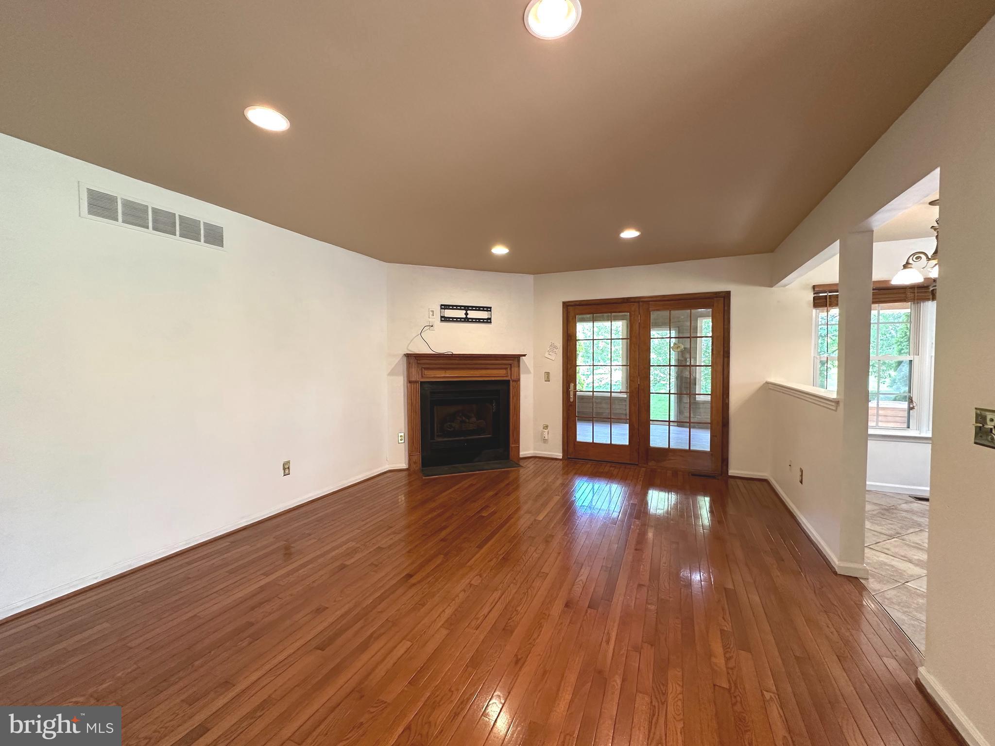 PINE CREST - Residential