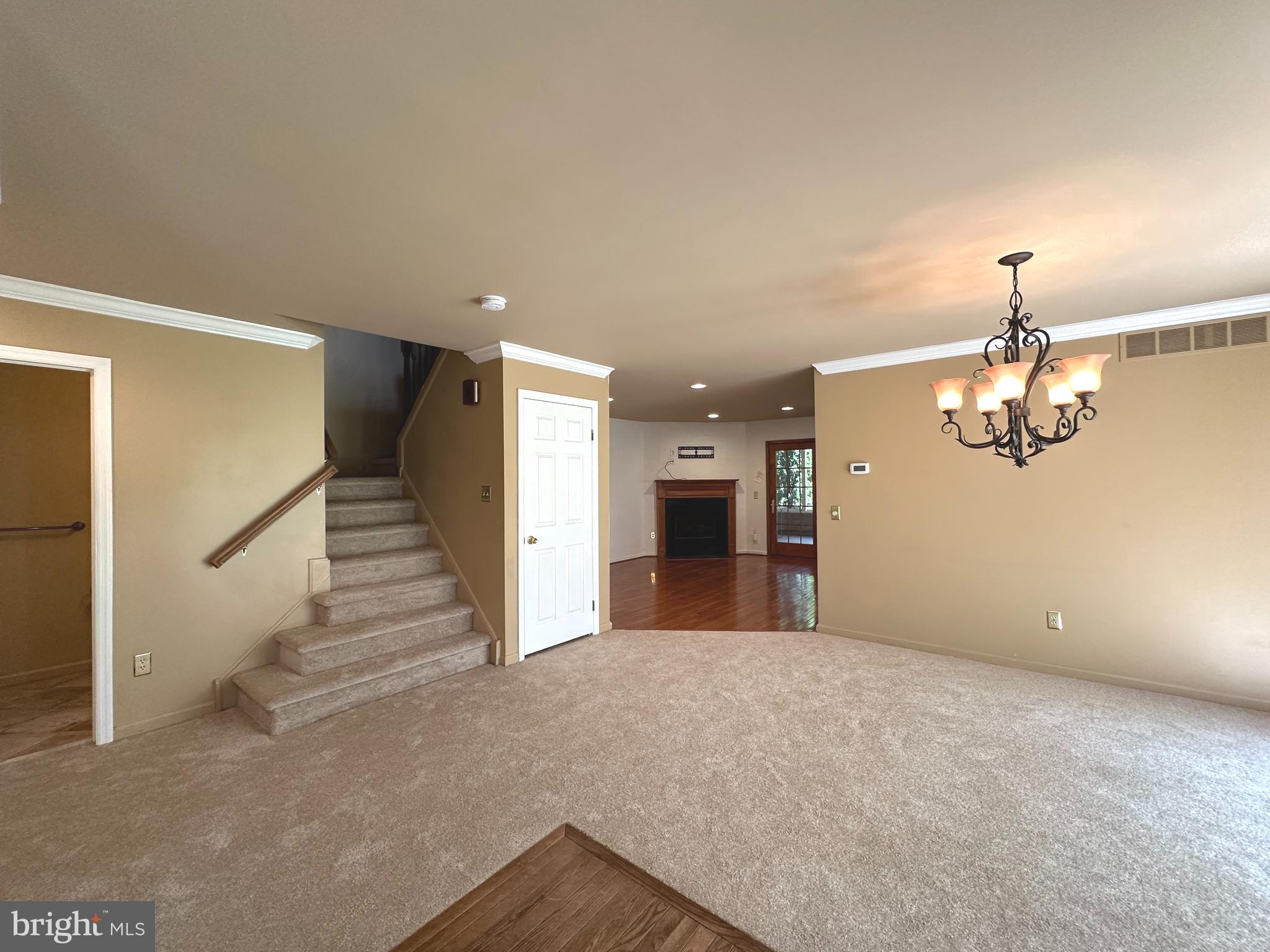 PINE CREST - Residential