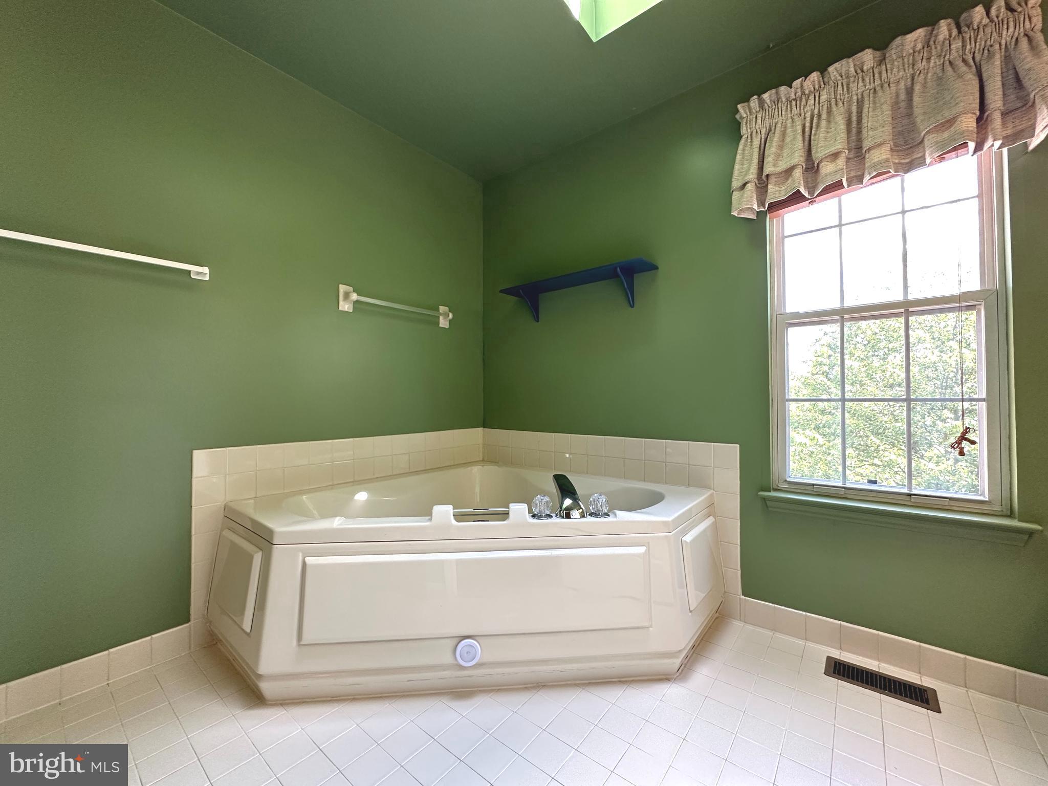 PINE CREST - Residential