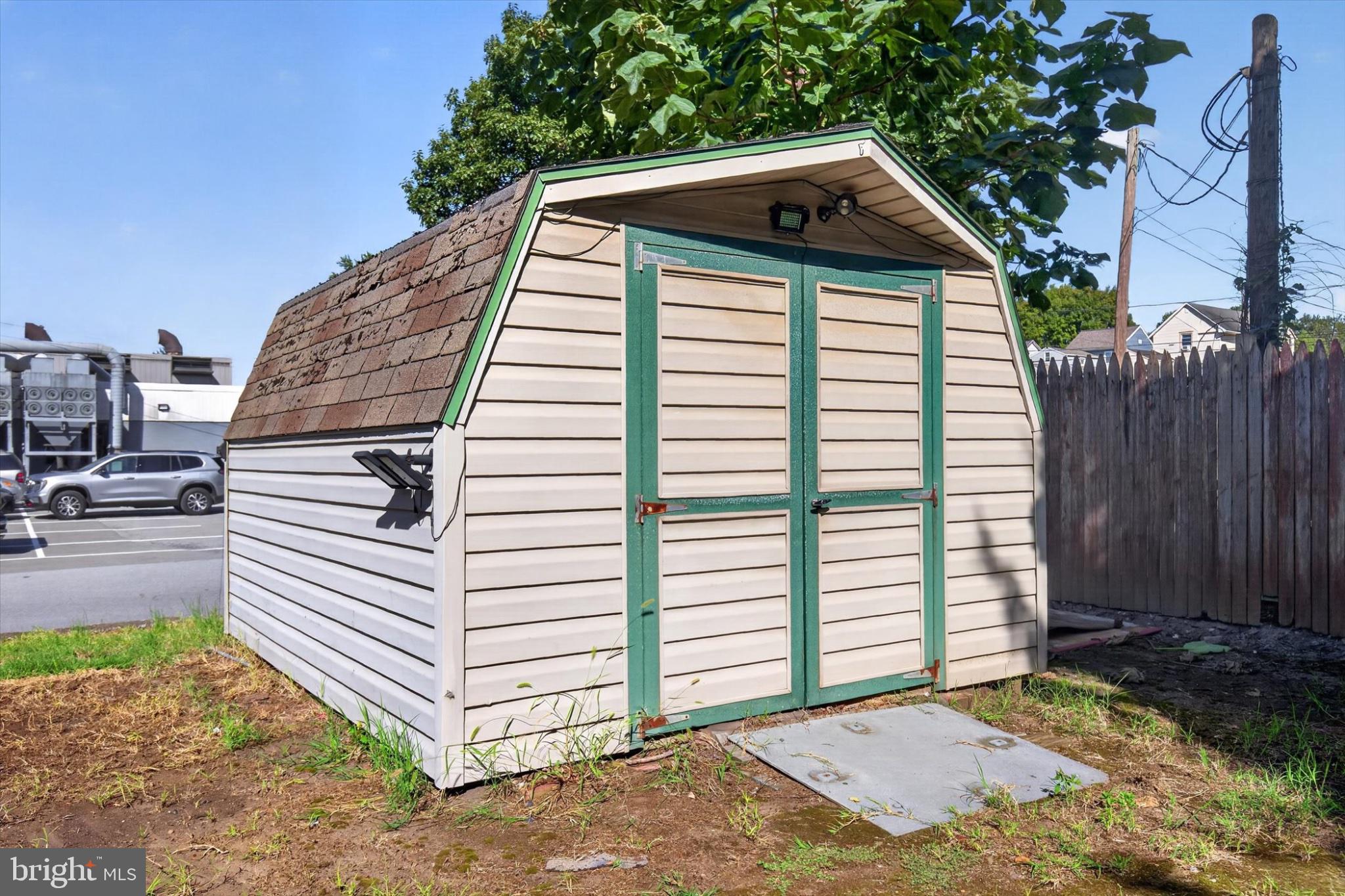 577 W HAZEL AVENUE