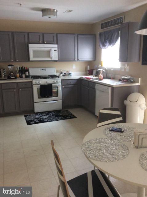 SOUTHWINDS SUB - Residential Lease