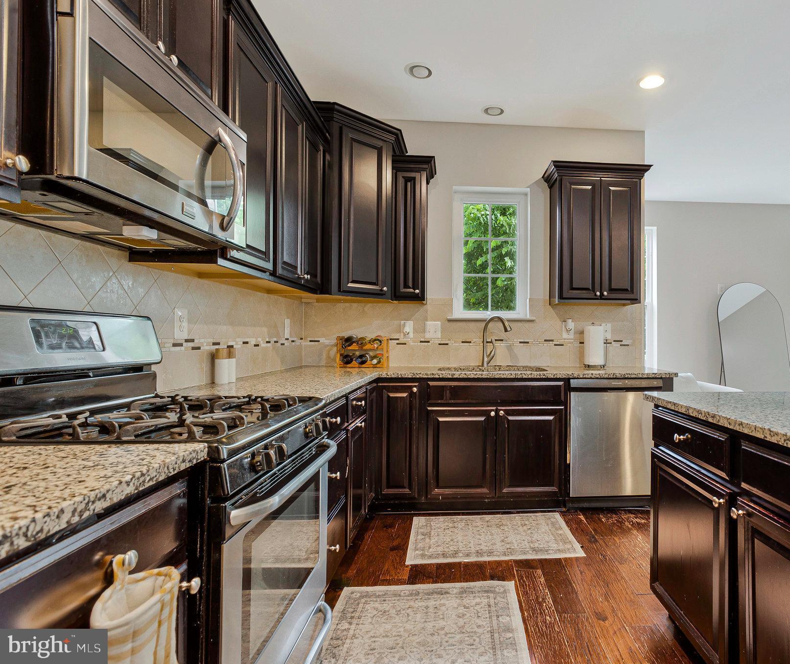 2526 HYACINTH LANE