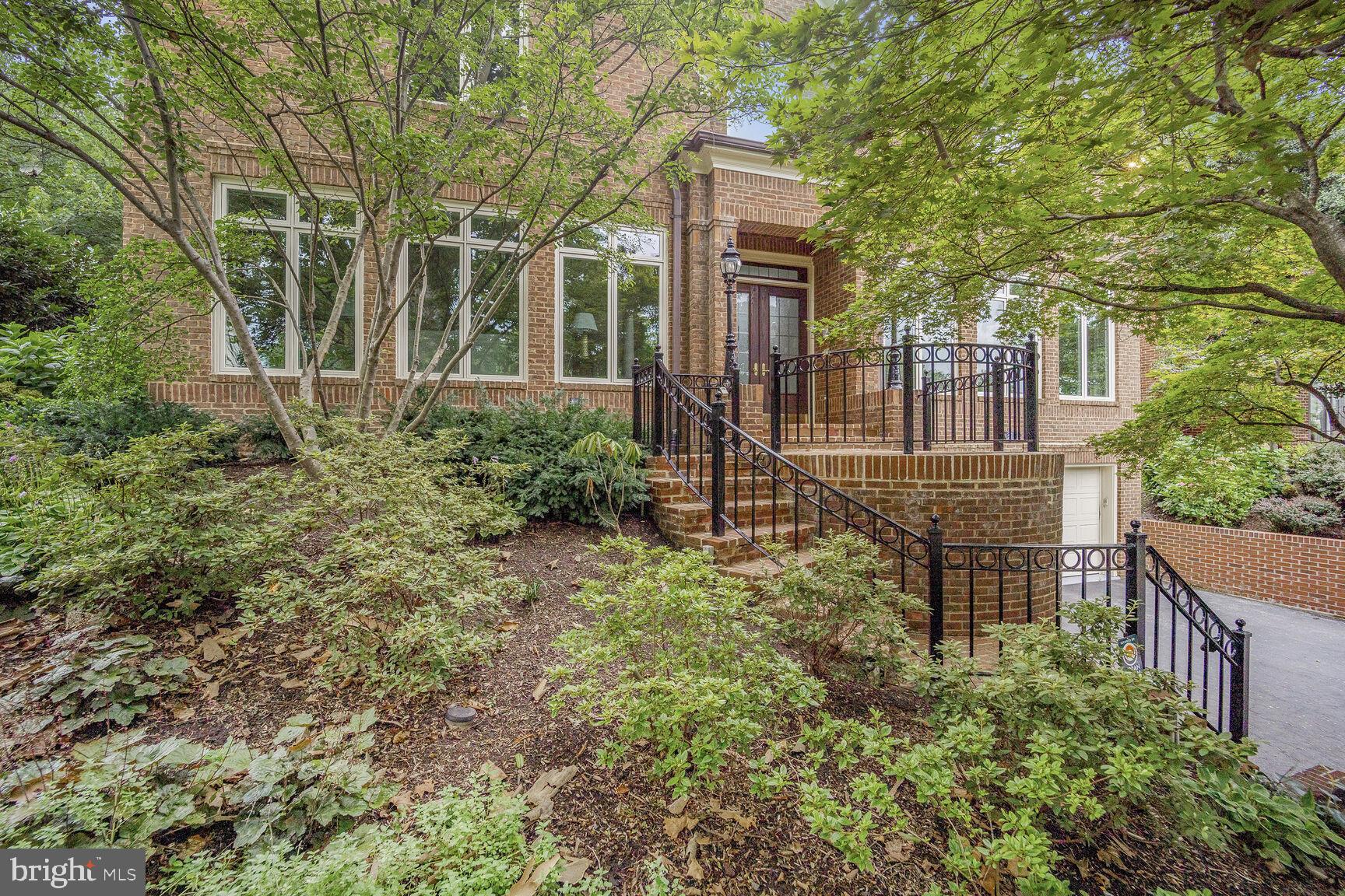 3121 ARIZONA AVENUE NW