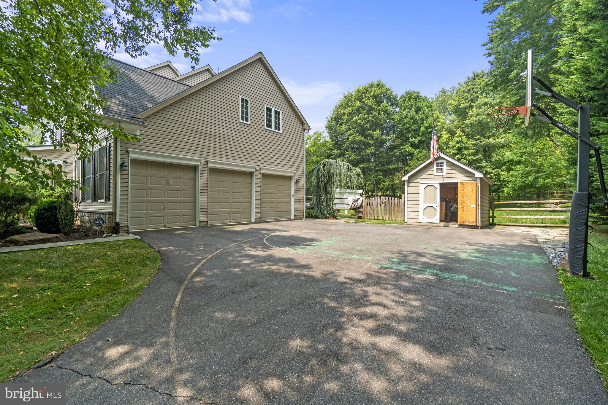 MOUNTAIN VIEW ESTATES - Residential