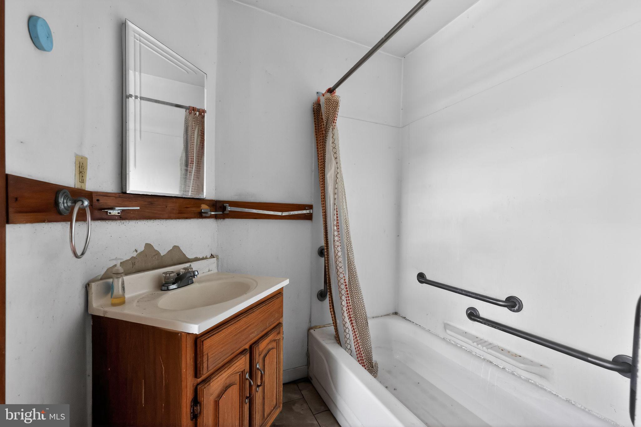 LUDLOW - Residential