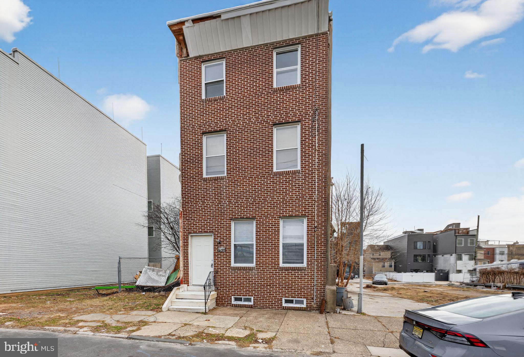 LUDLOW - Residential