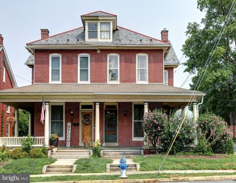 Photo of 153 E COLLEGE AVE, ELIZABETHTOWN, PA 17022 (MLS # PALA2037850)