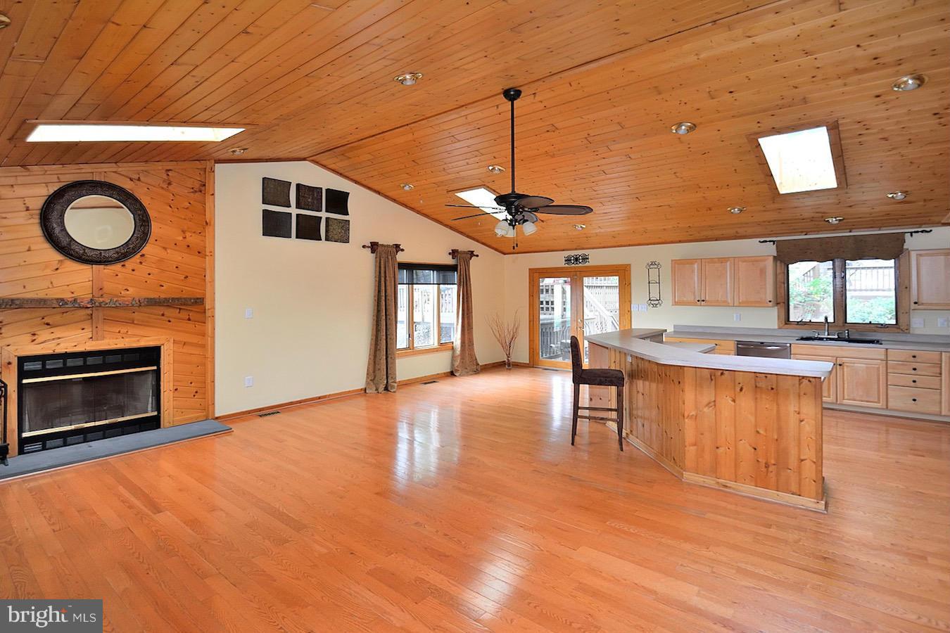 BULL RUN MOUNTAIN ESTATE - Residential Lease