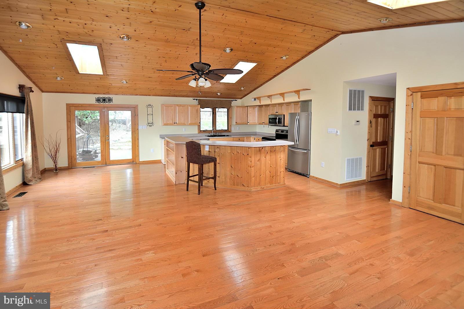 BULL RUN MOUNTAIN ESTATE - Residential Lease