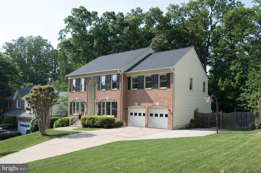 Beautiful home w/over 3,300SF of living space! 2 story foyer, vaulted ceilings, gleaming HWF, tremendous amounts of natural light. ML BR option w/full BA! Open concept FR/KIT. FR w/gas fp. Eat-in KIT w/SS apps, granite, large pantry & ample storage. MBR w/WIC+ensuite. Butlers pantry. HUGE fin. WO LL w/2nd FR/rec space, BR, full BA, office, gas fp. Deck great for entertaining+ fenced large BY.