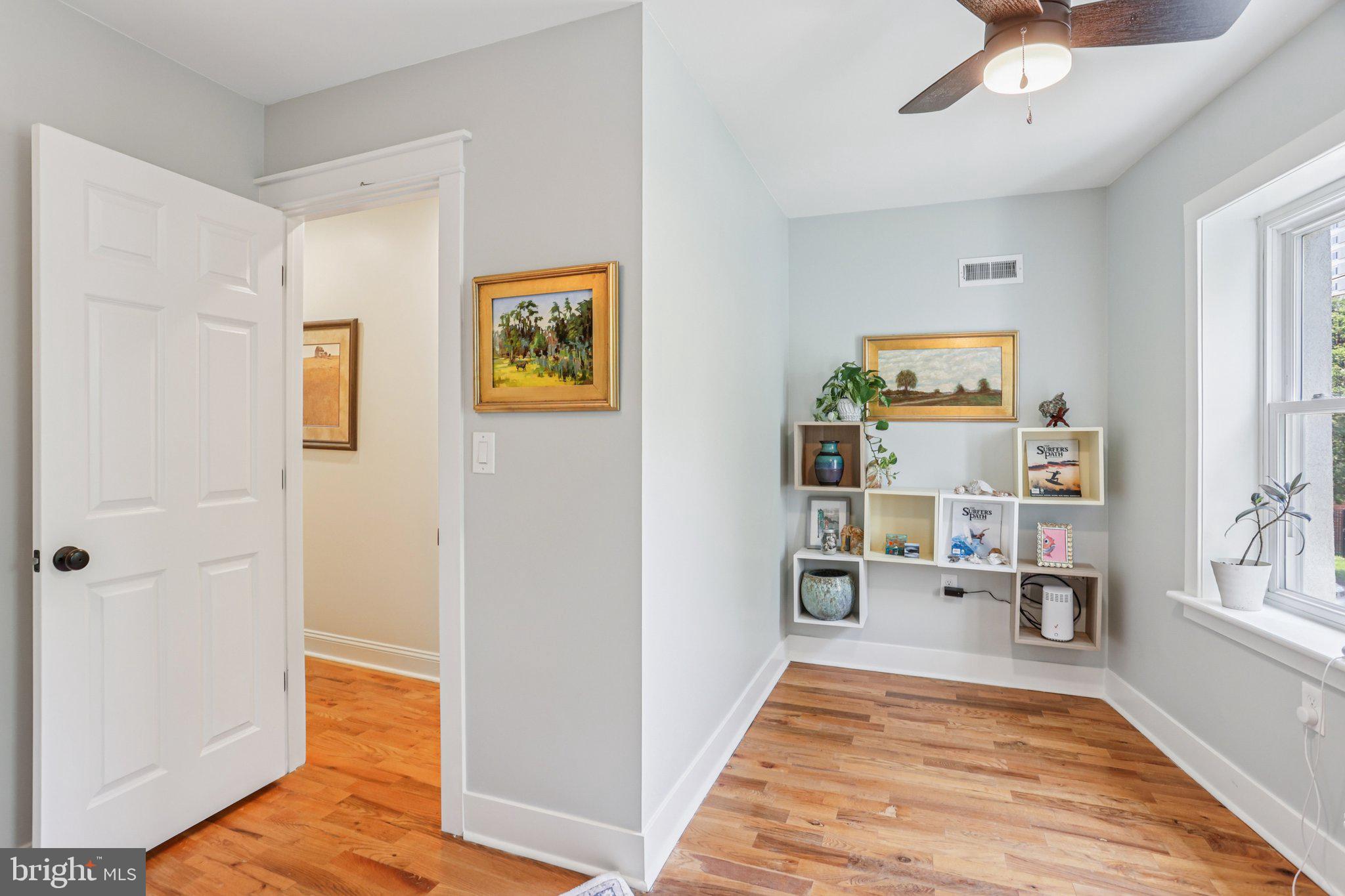 QUEEN VILLAGE - Residential