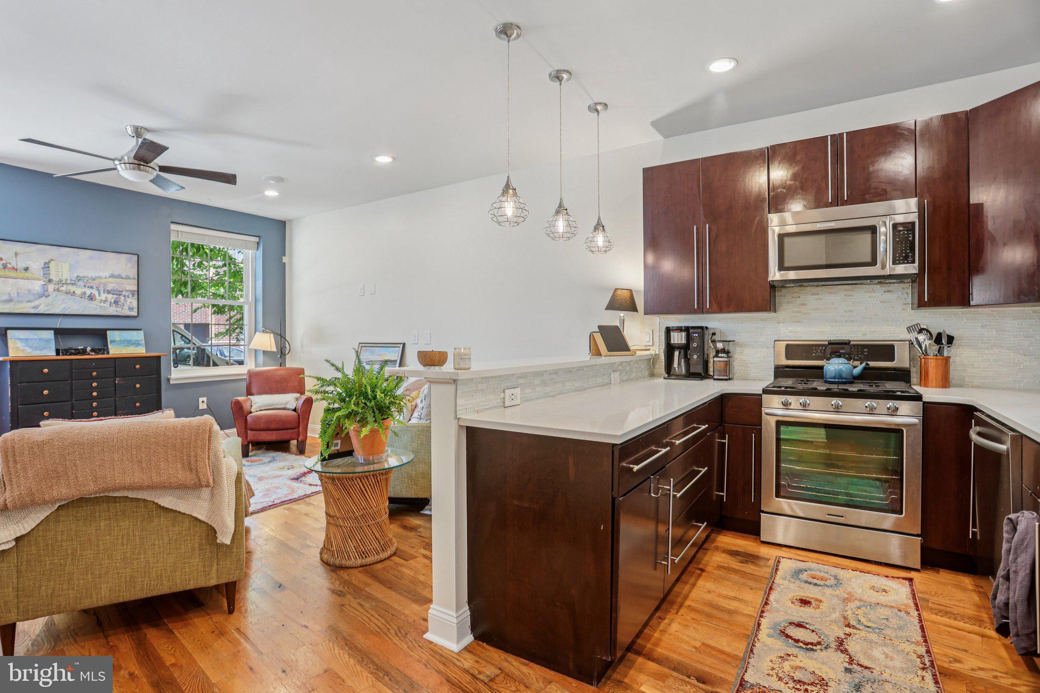 QUEEN VILLAGE - Residential