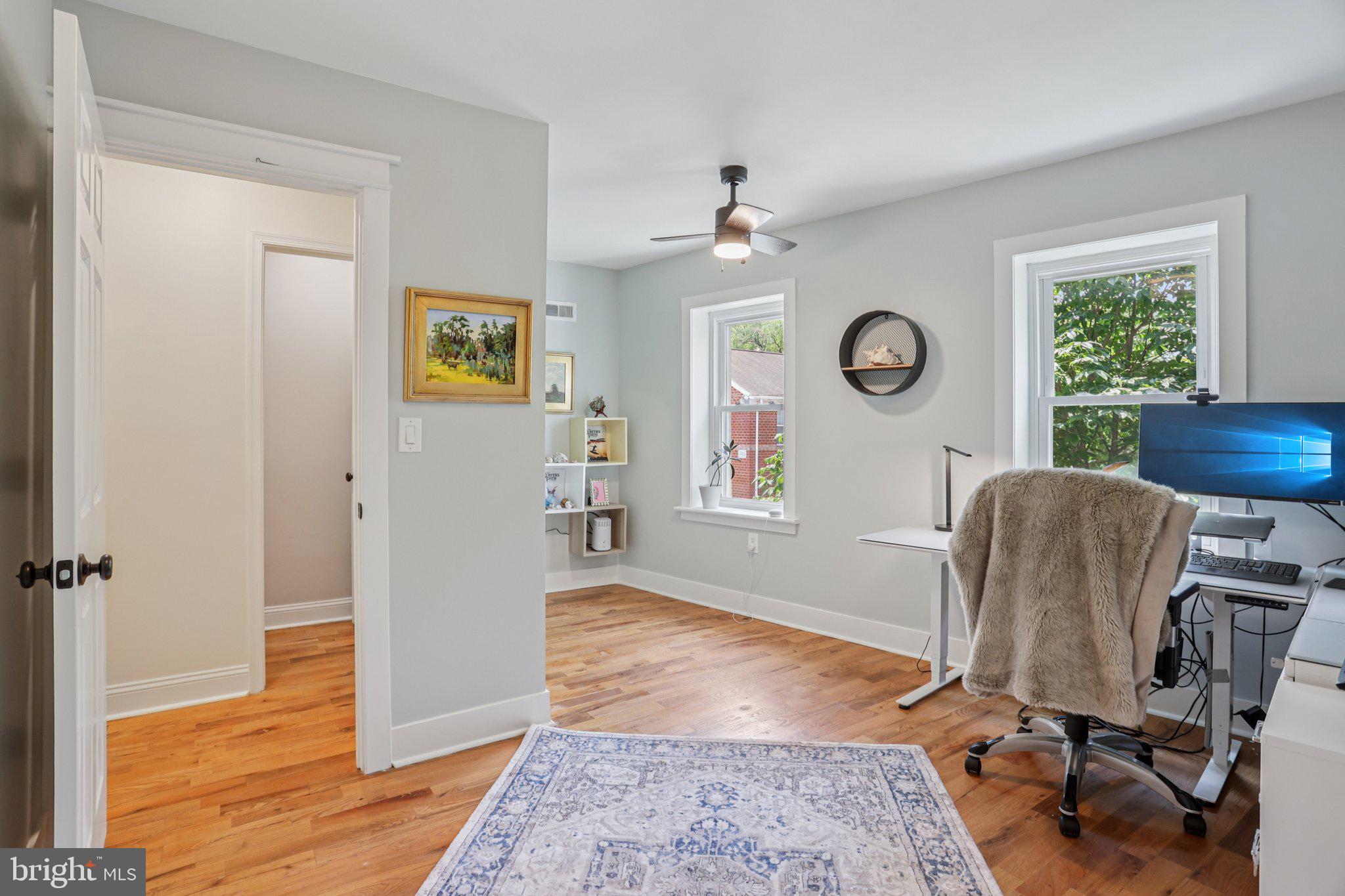 QUEEN VILLAGE - Residential