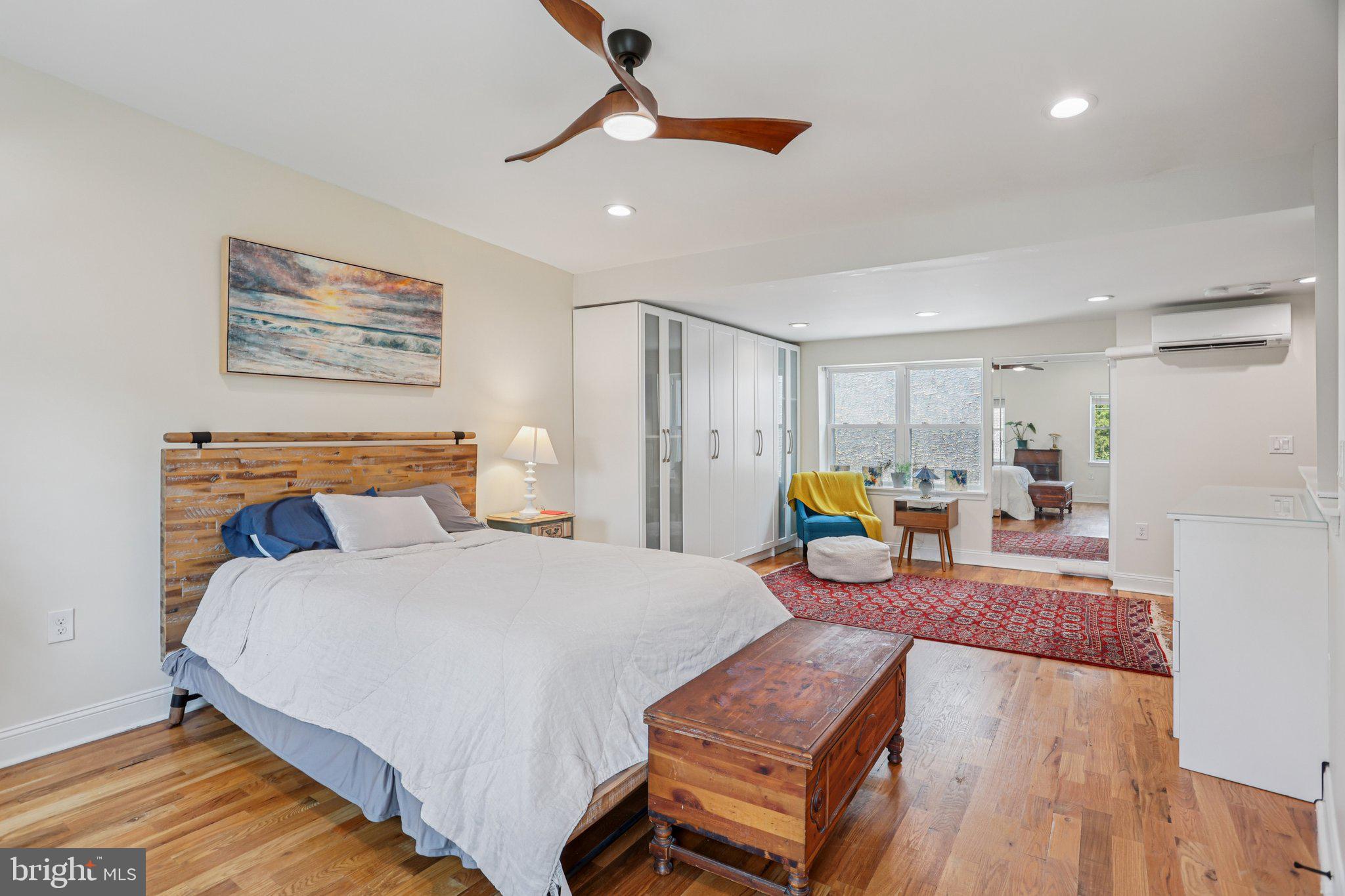 QUEEN VILLAGE - Residential