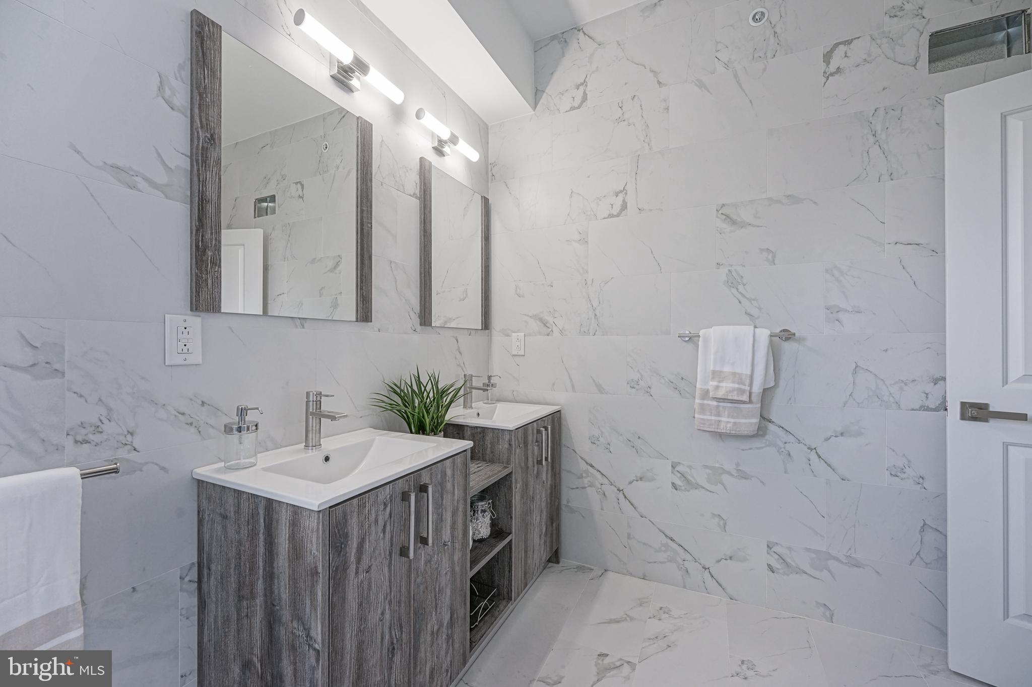 EAST KENSINGTON - Residential