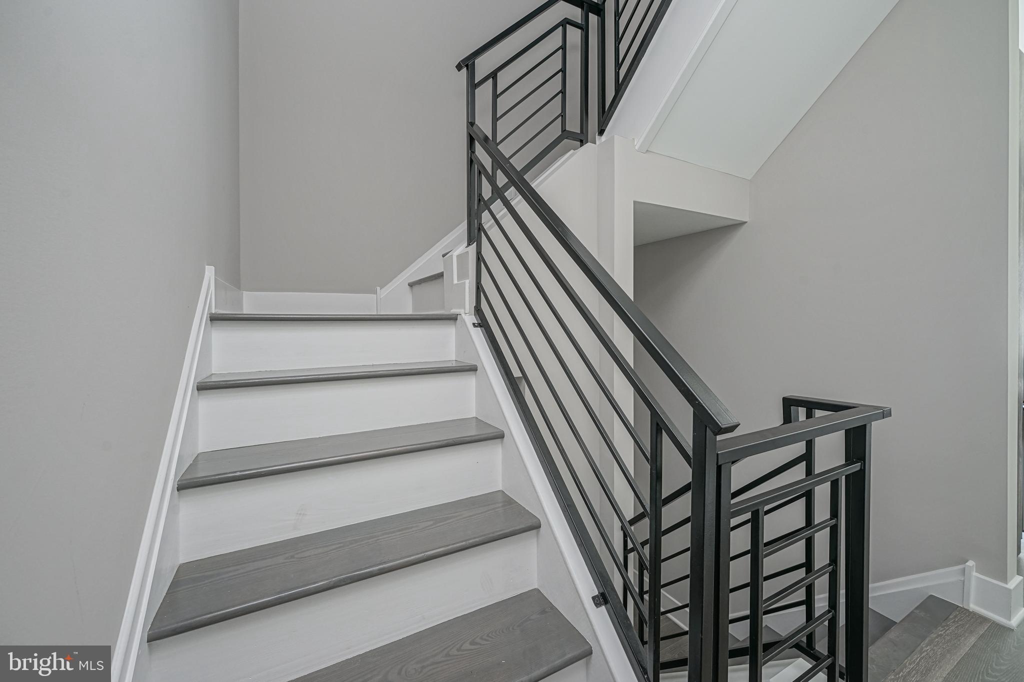 EAST KENSINGTON - Residential