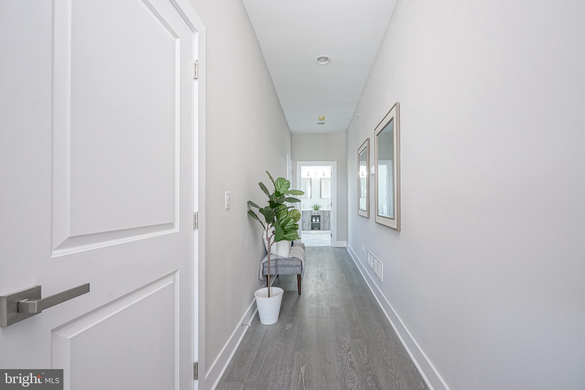 EAST KENSINGTON - Residential