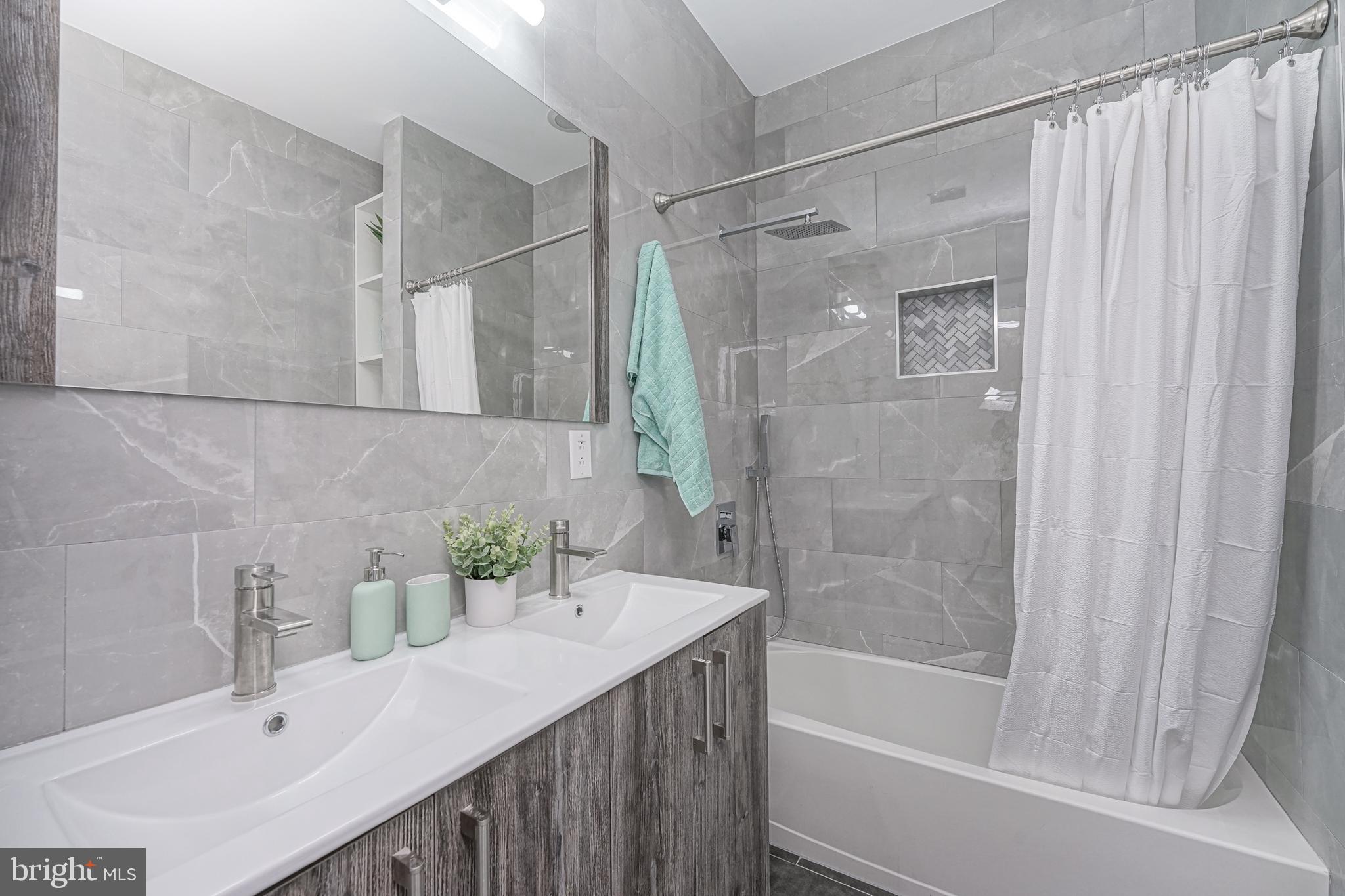 EAST KENSINGTON - Residential