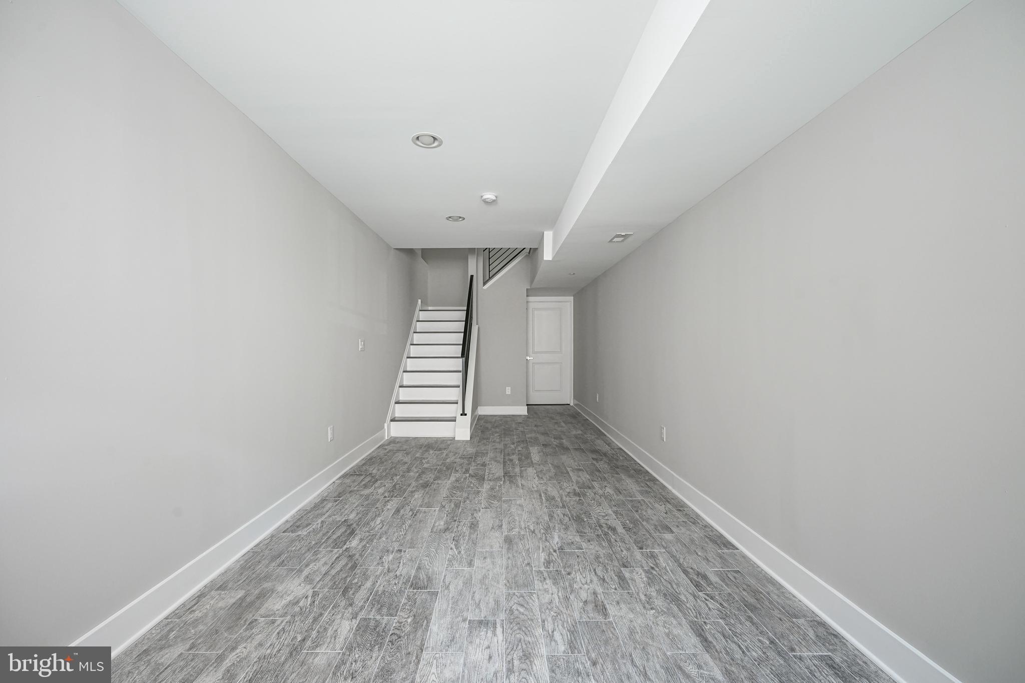 EAST KENSINGTON - Residential