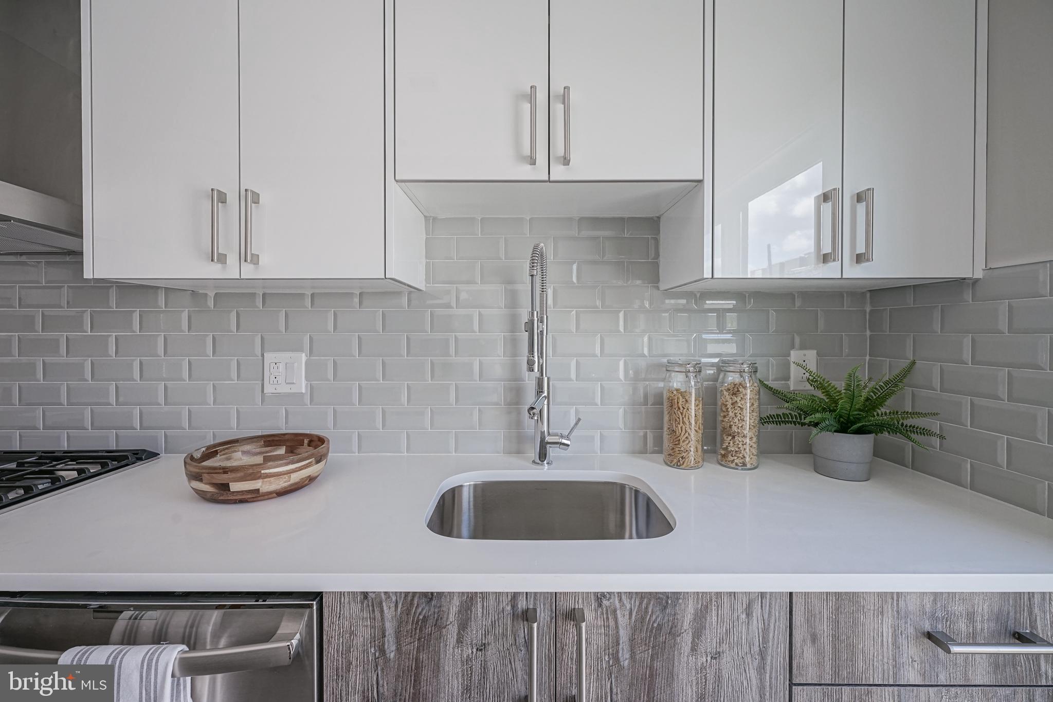 EAST KENSINGTON - Residential