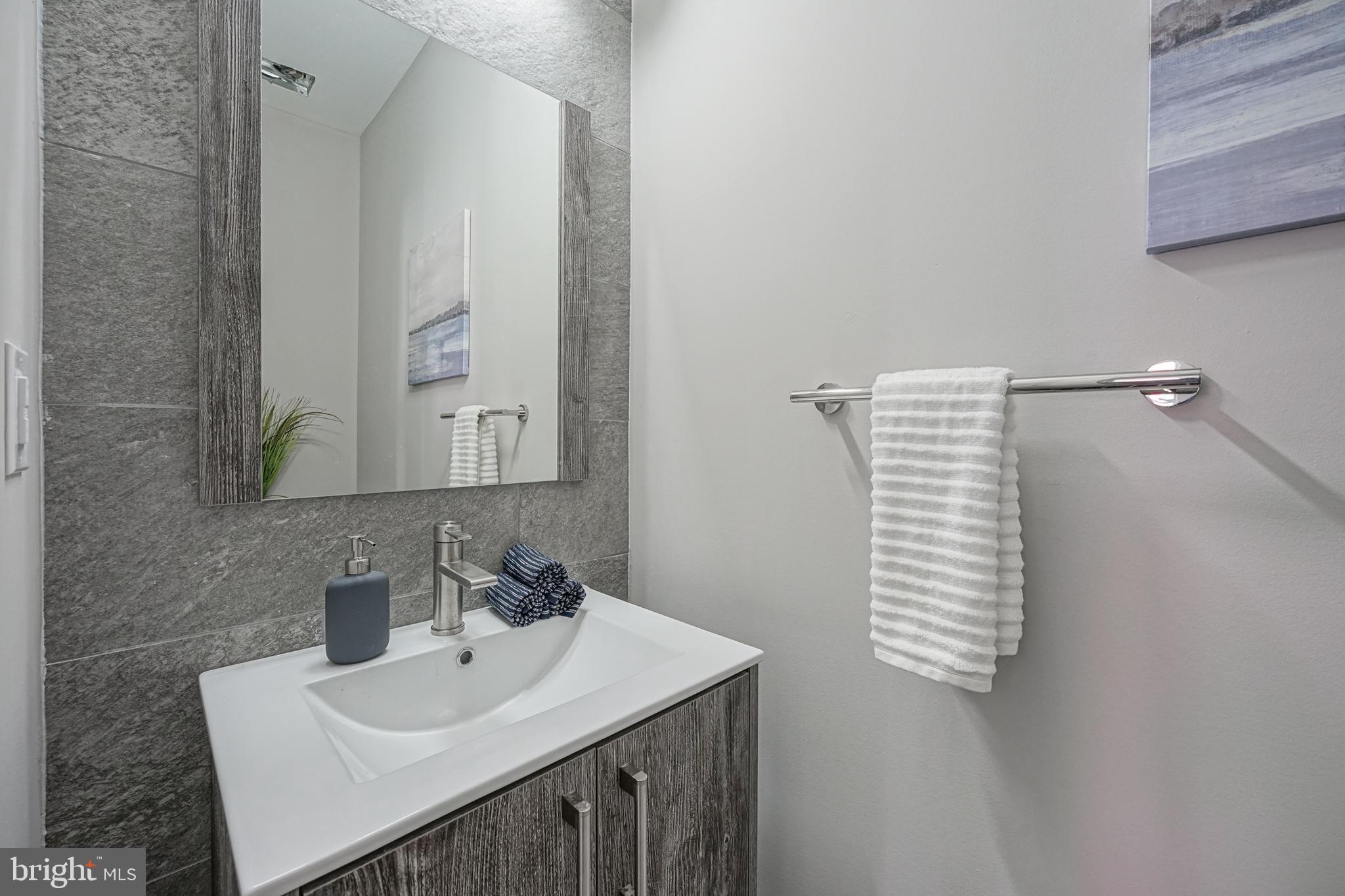 EAST KENSINGTON - Residential