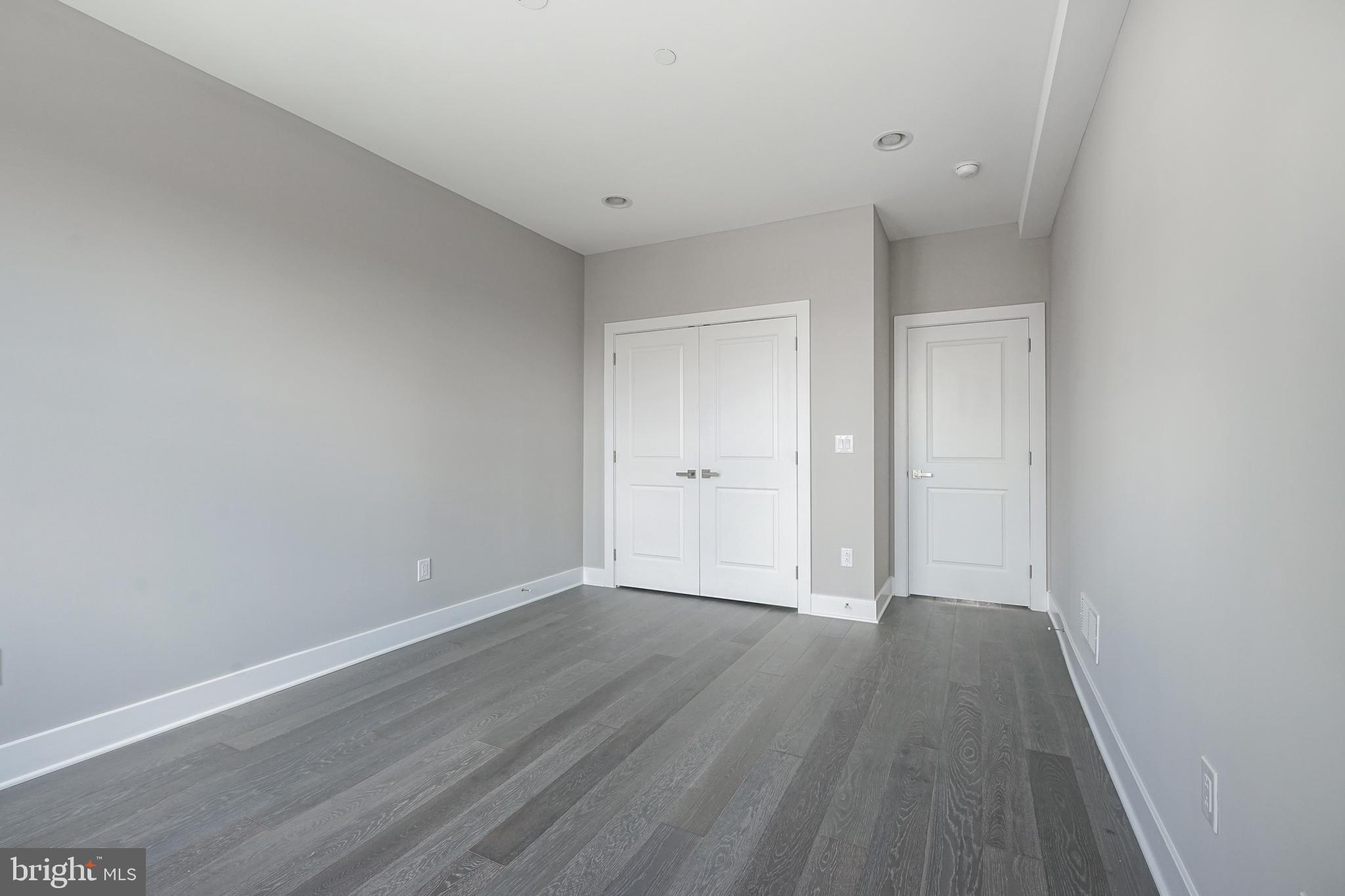 EAST KENSINGTON - Residential