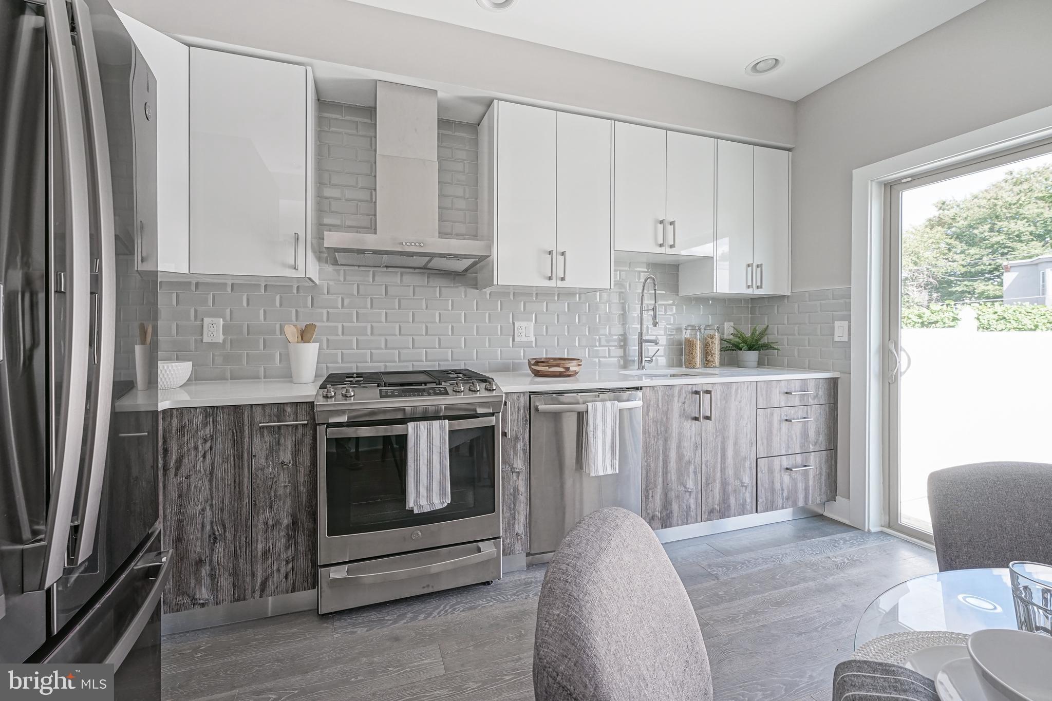 EAST KENSINGTON - Residential