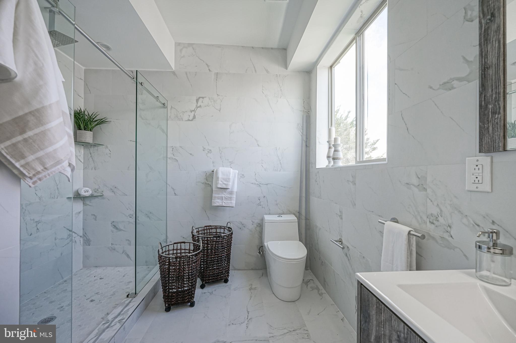 EAST KENSINGTON - Residential