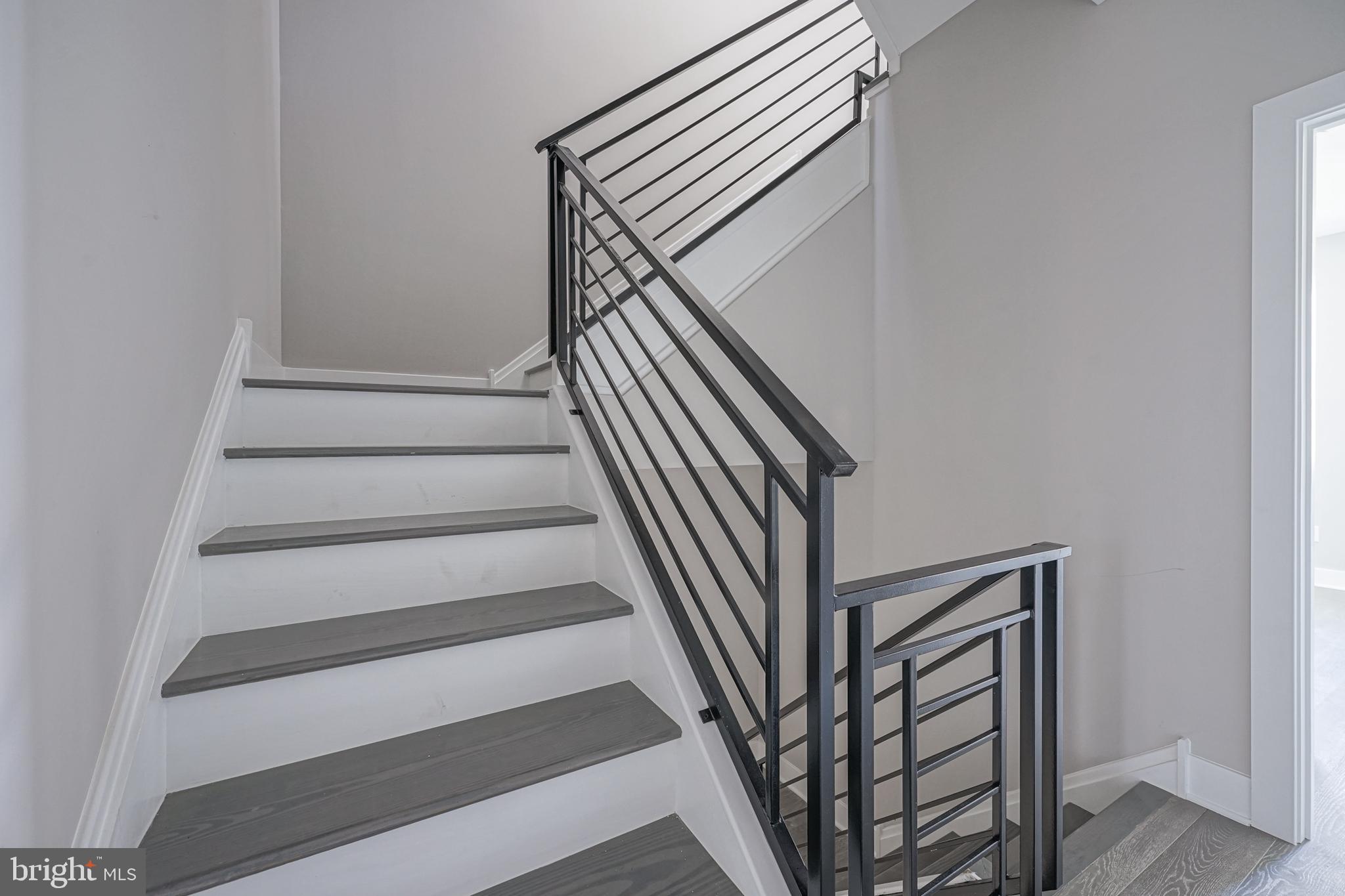 EAST KENSINGTON - Residential