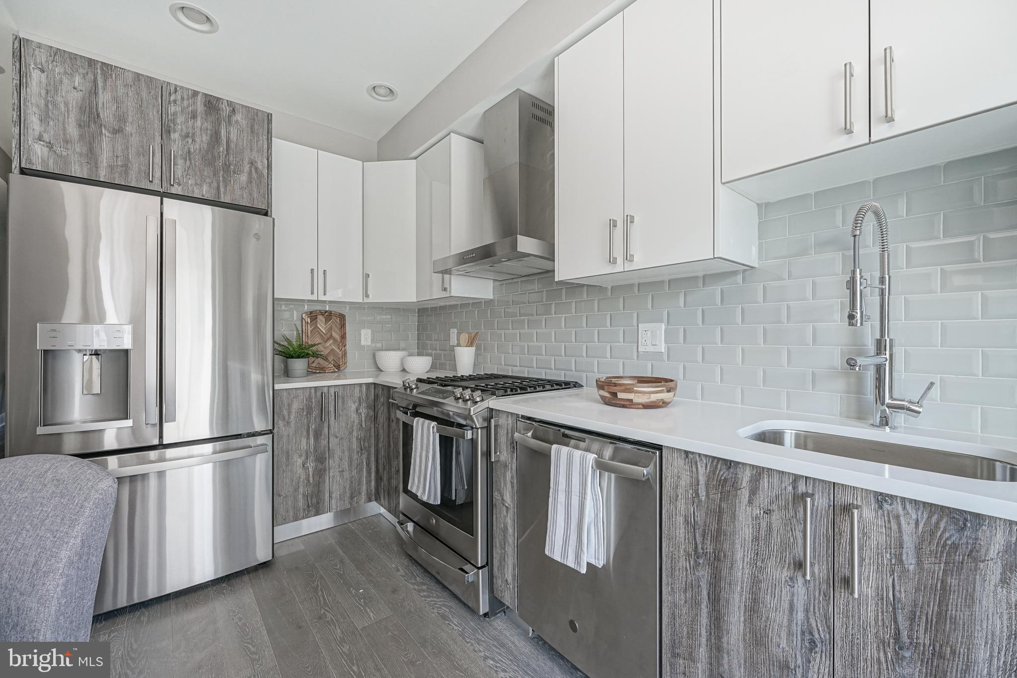 EAST KENSINGTON - Residential