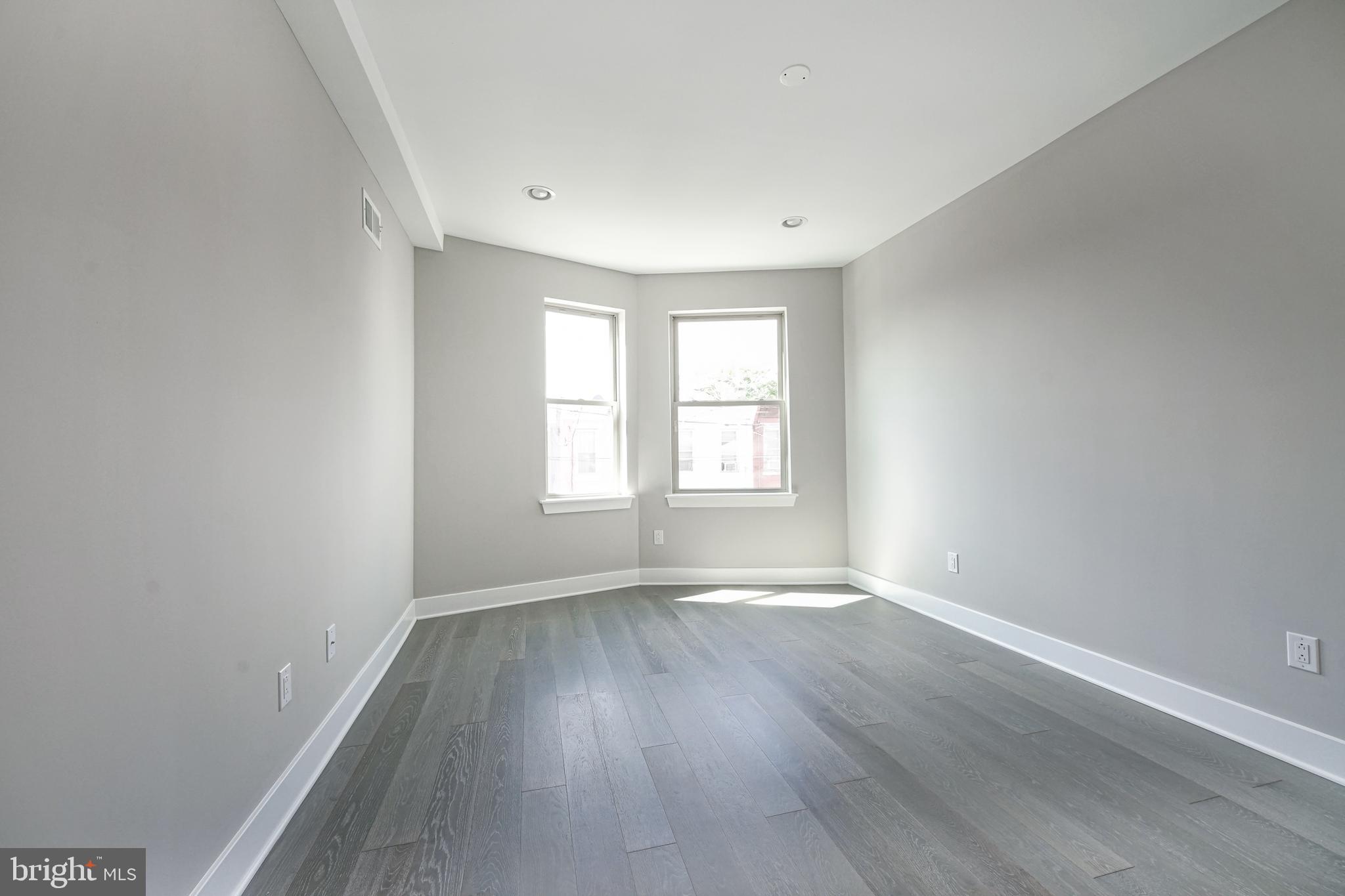 EAST KENSINGTON - Residential