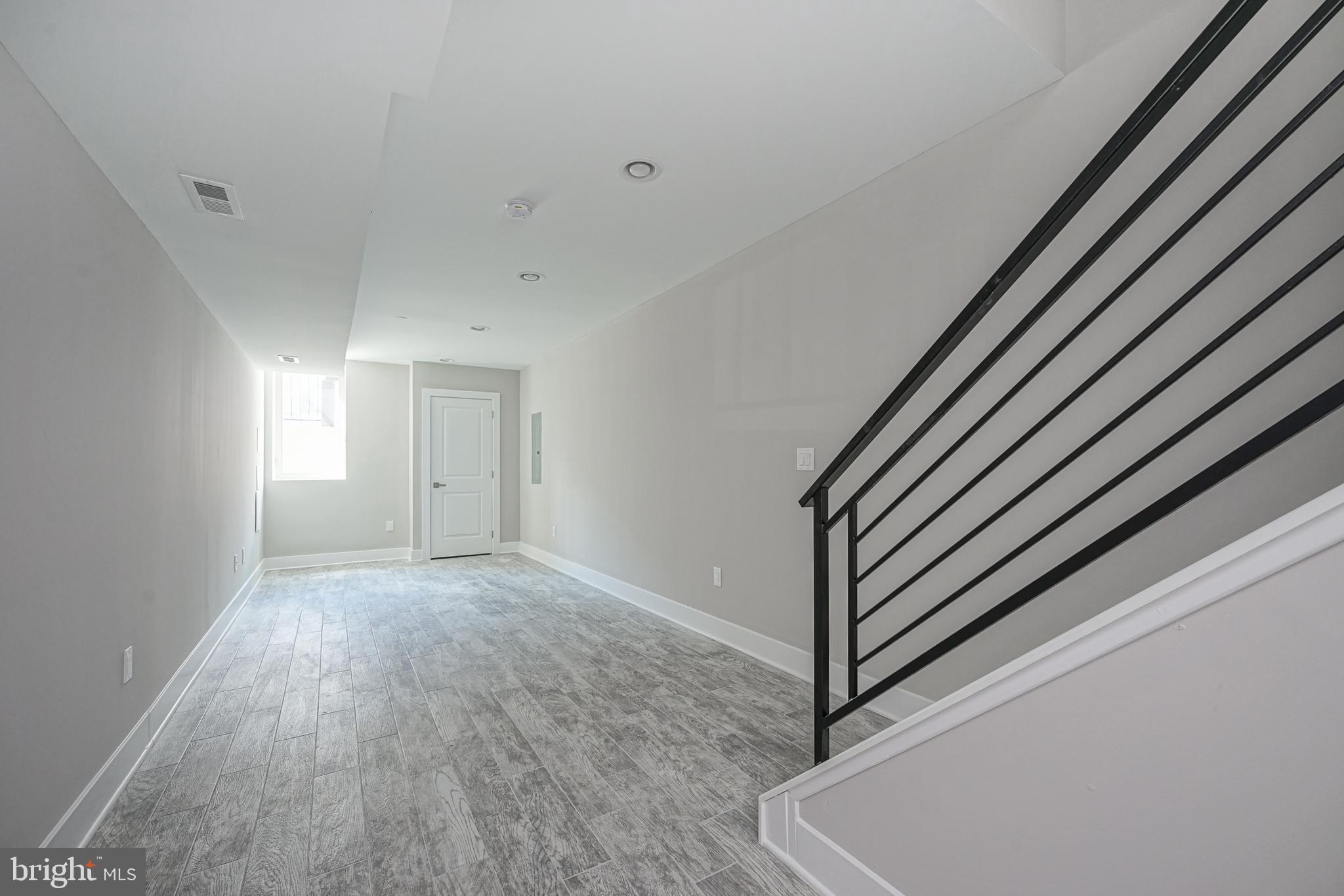 EAST KENSINGTON - Residential