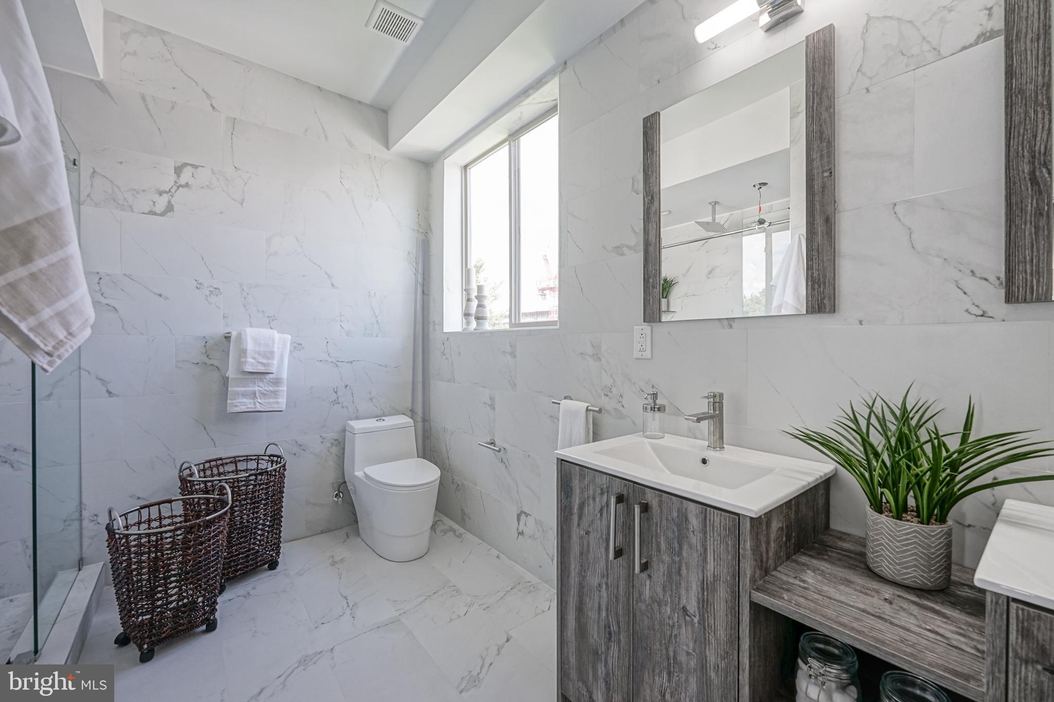 EAST KENSINGTON - Residential