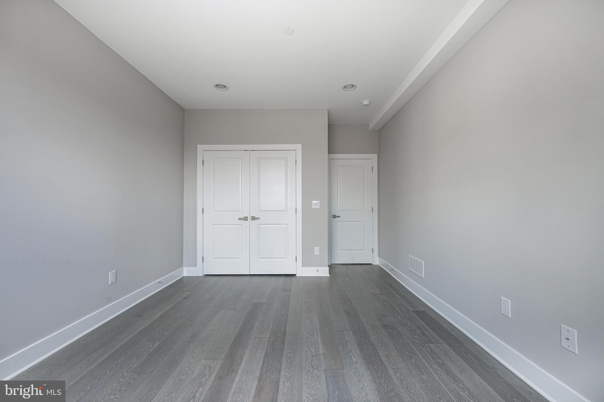EAST KENSINGTON - Residential