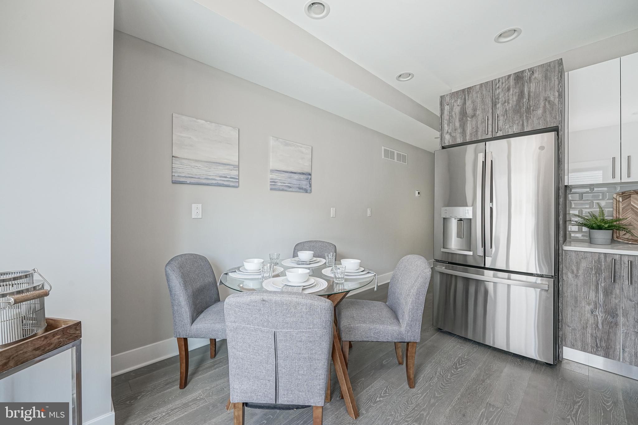 EAST KENSINGTON - Residential