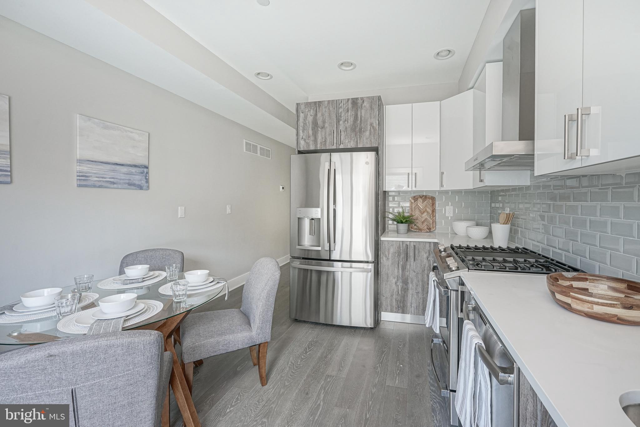 EAST KENSINGTON - Residential