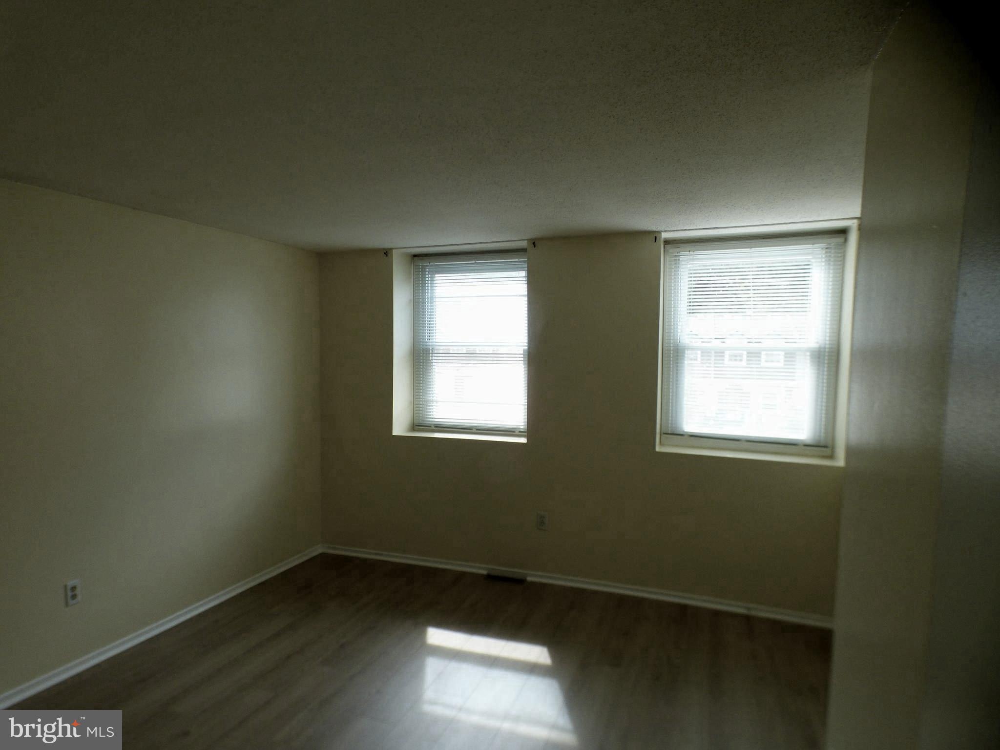 WINDMILL SQUARE - Residential Lease