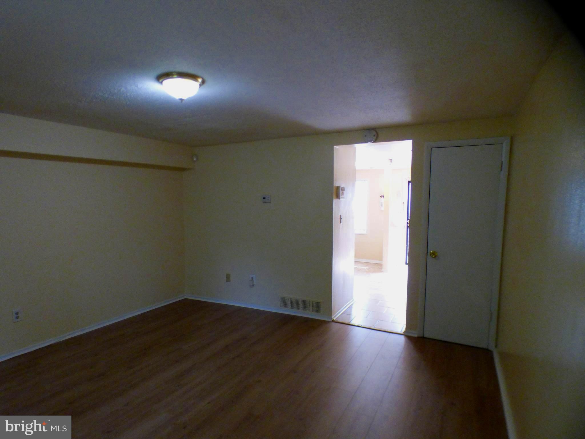 WINDMILL SQUARE - Residential Lease